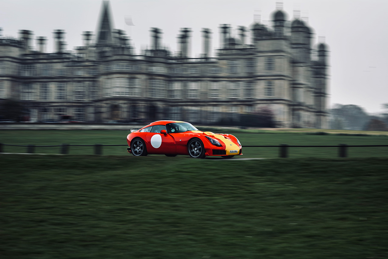 panning photo of a car