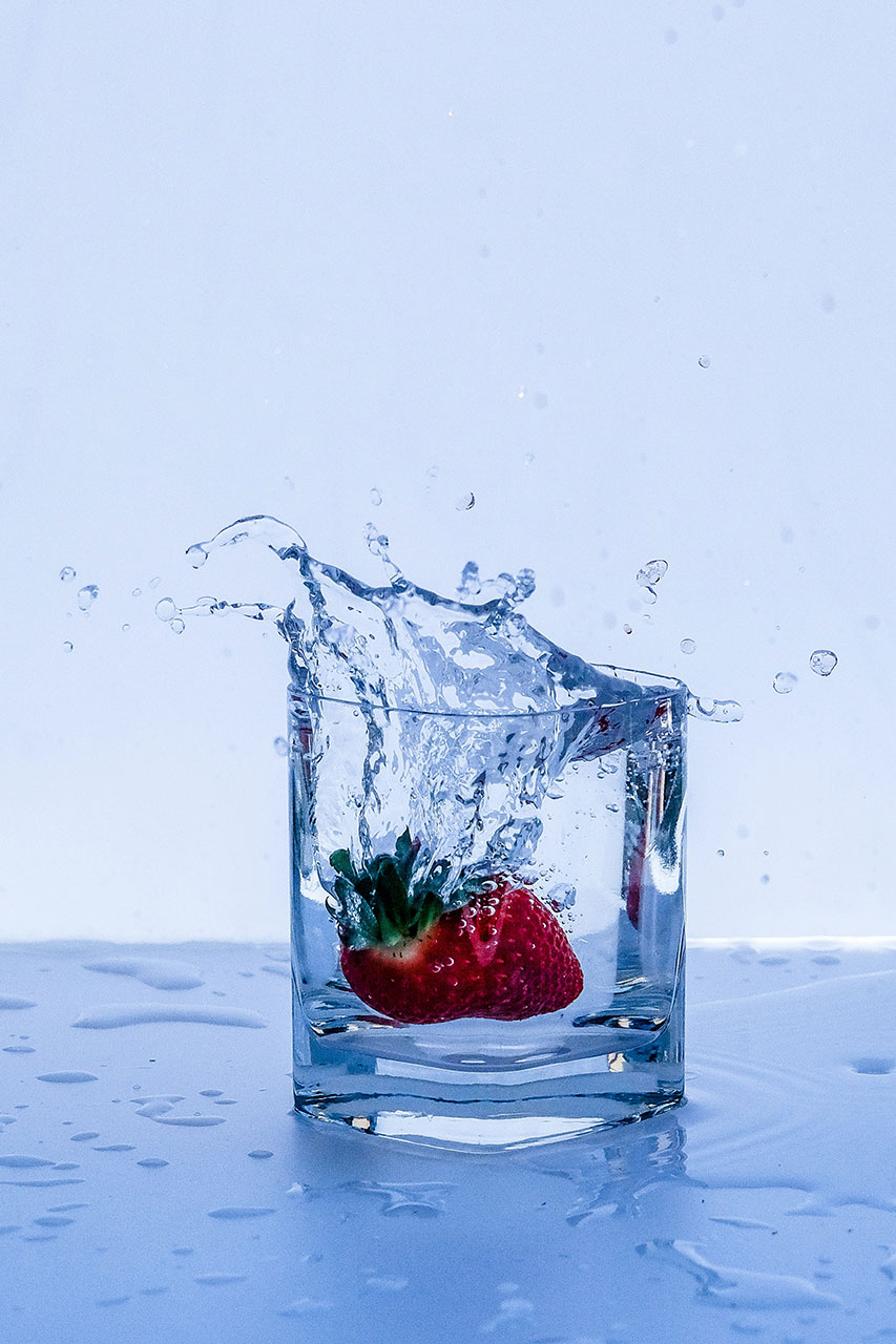 strawberry splash using flash photography