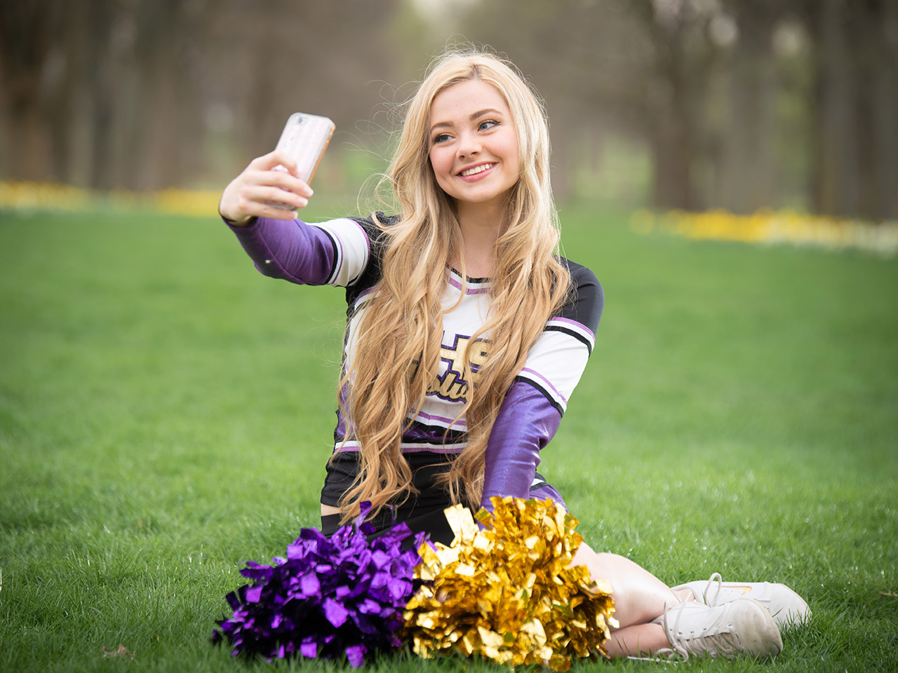 cheerleader senior picture