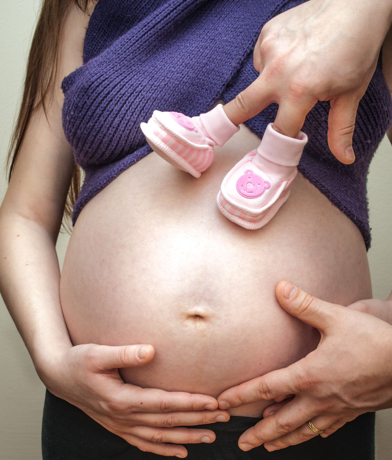 funny maternity photoshoot idea for couple