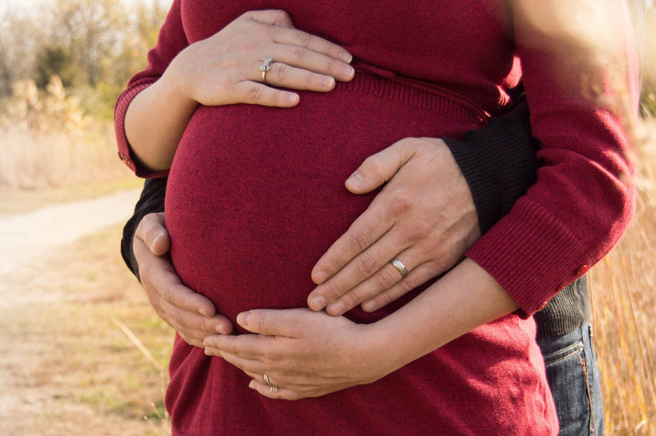 couple maternity hug from behind