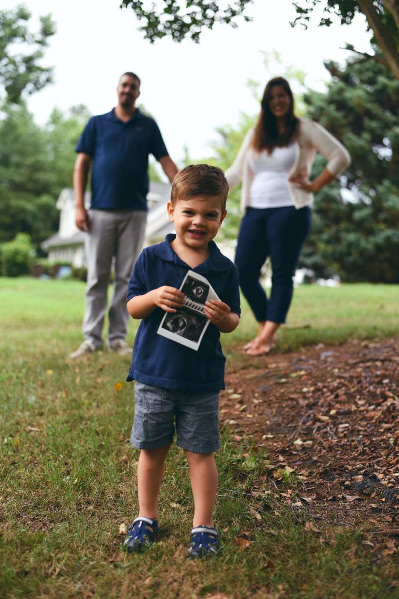 couple maternity photo with child