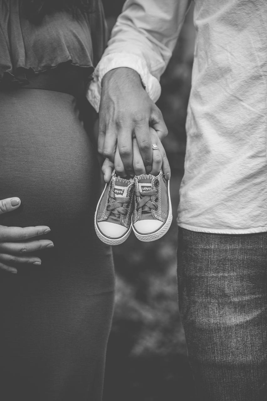 couple maternity photoshoot with shoe
