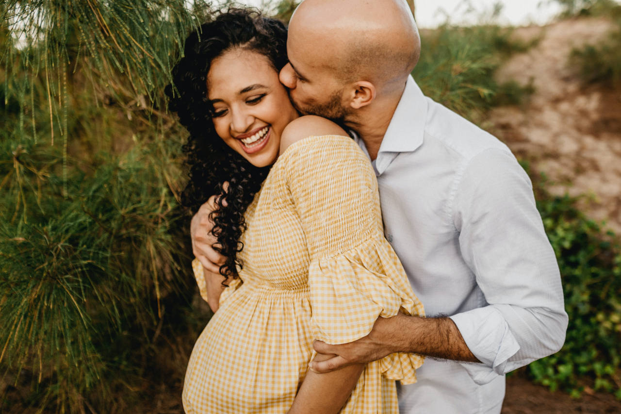 Outdoor Maternity Photoshoot for pregnant couple