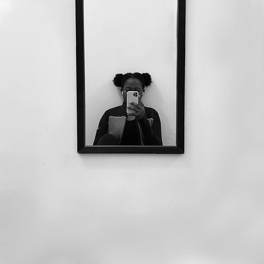 mirror selfie