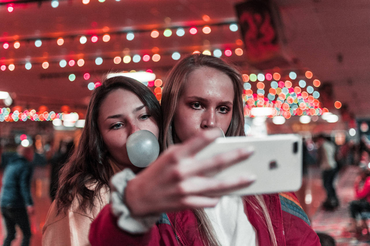 16 Best Selfie Poses To Transform Your Social Media Account