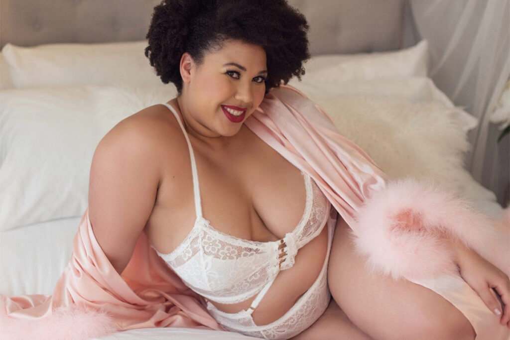 20 Beautiful Plus Size & Curvy Boudoir Photography Ideas