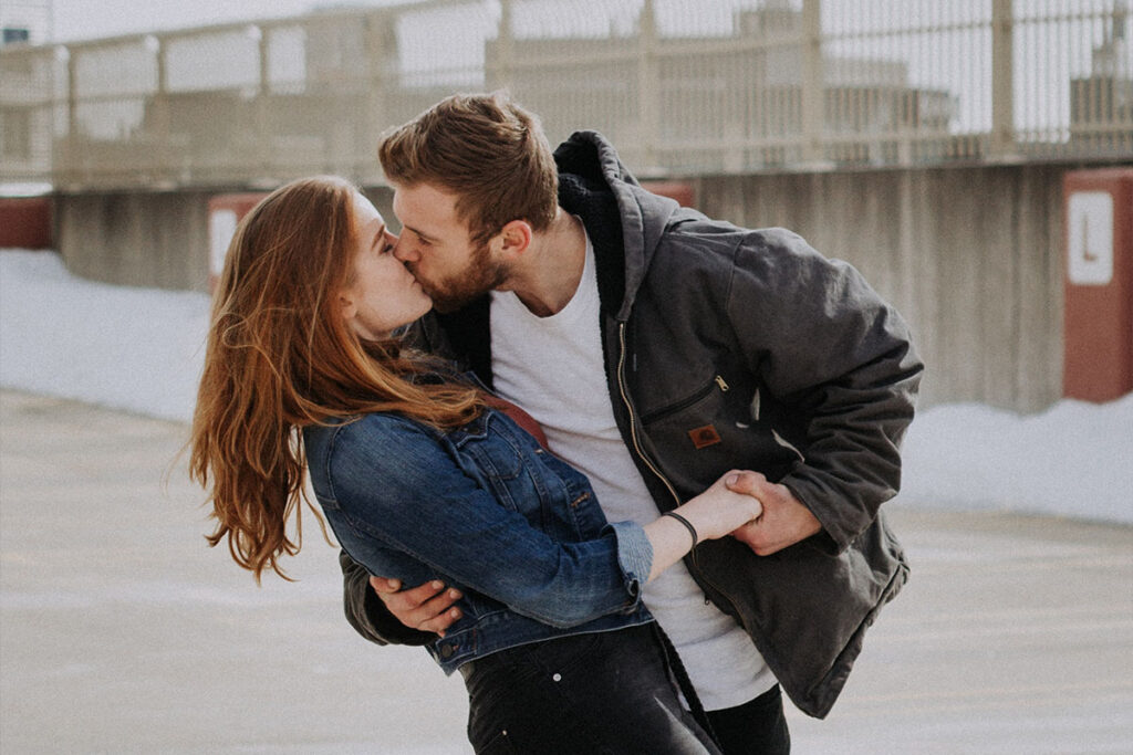 164,200+ Couple Kissing Stock Photos, Pictures & Royalty-Free Images -  iStock | Couple kissing in bed, Young couple kissing, Gay couple kissing